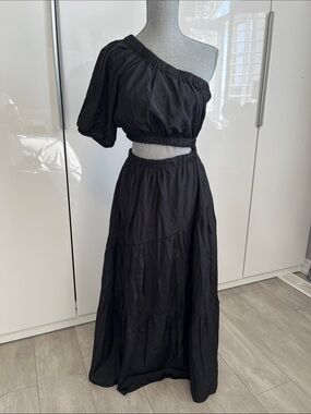 Moon River Black One-Shoulder Cutout Maxi Dress Lined, Size M